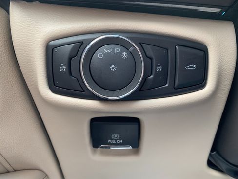 Used 2018 Lincoln MKZ Reserve w/ Luxury Package FWD image 16