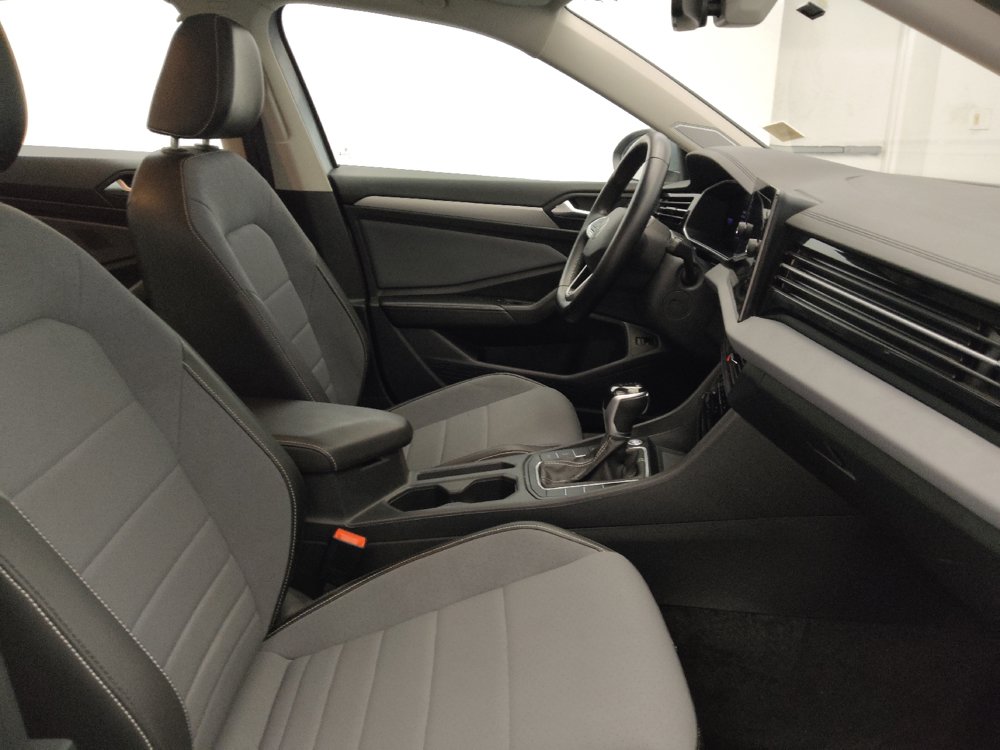 Used 2025 Volkswagen Jetta SE FWD image 21
