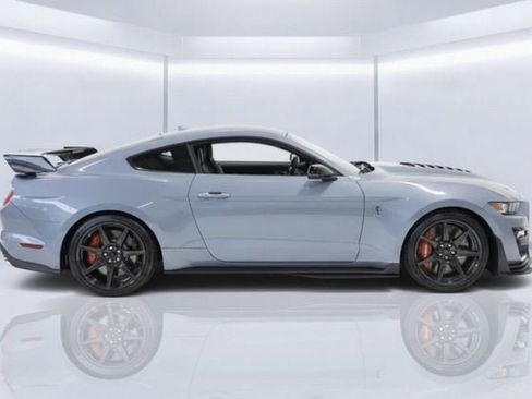 Used 2022 Ford Mustang Shelby GT500 w/ Carbon Fiber Track Pack RWD image 7
