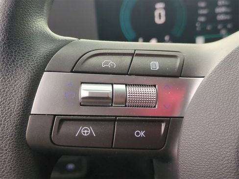 Certified 2025 Hyundai Kona SE image 14