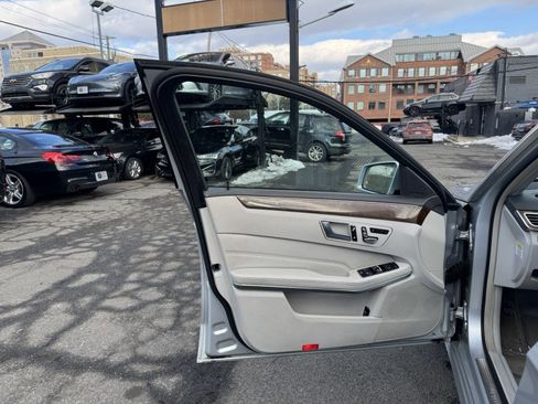 Used 2014 Mercedes-Benz E 350 4MATIC Sedan image 10