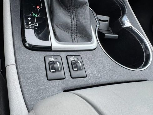 Used 2014 Toyota Highlander XLE AWD/4WD image 17