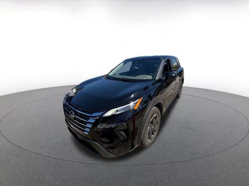 Used 2025 Nissan Rogue SV image 3