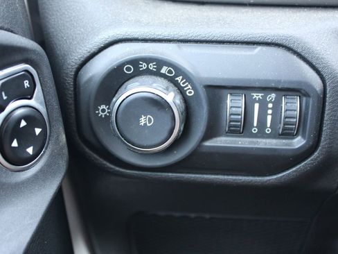 Used 2019 Jeep Wrangler Unlimited Sport S AWD/4WD image 22