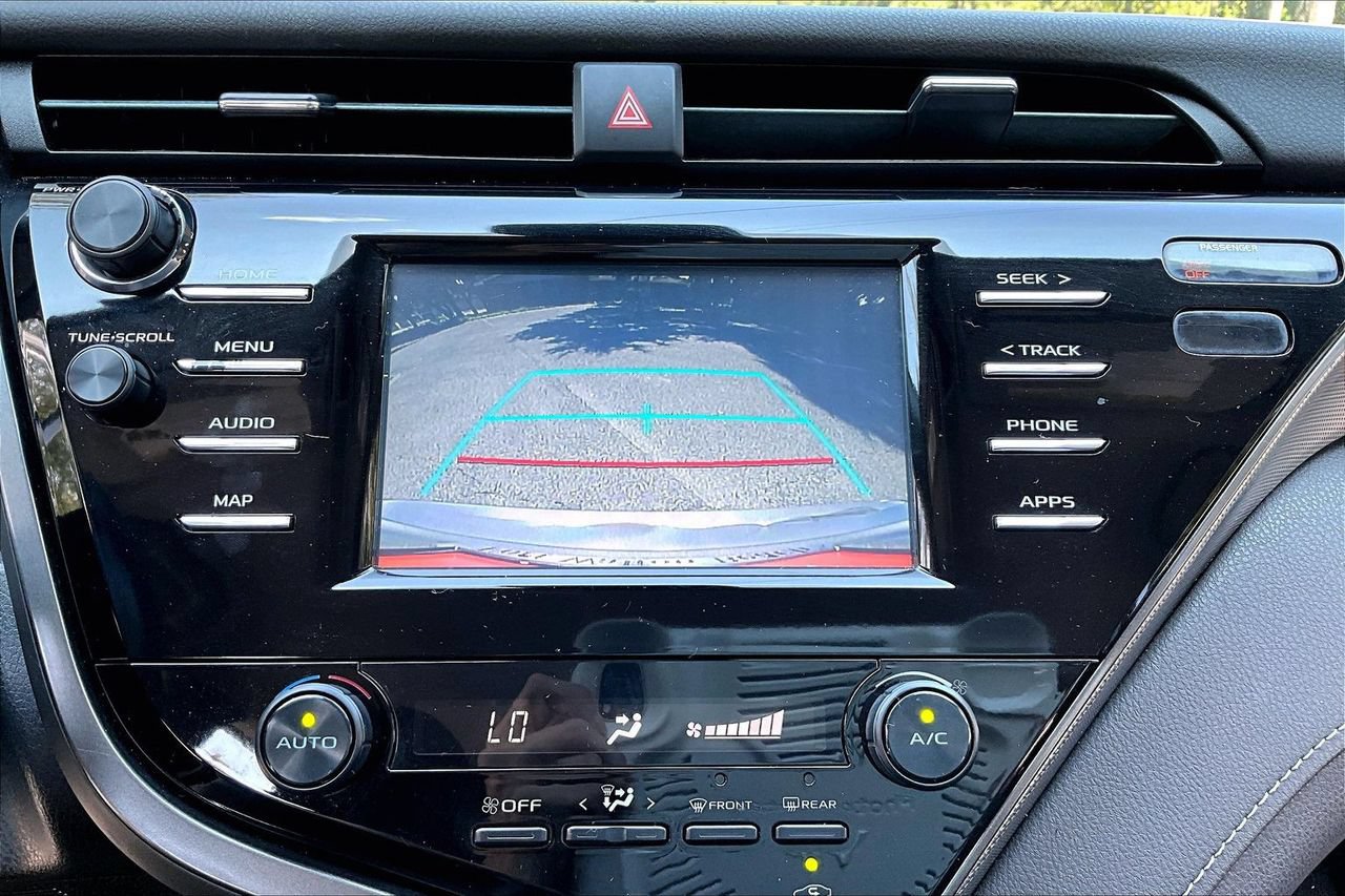Used 2019 Toyota Camry SE FWD image 13