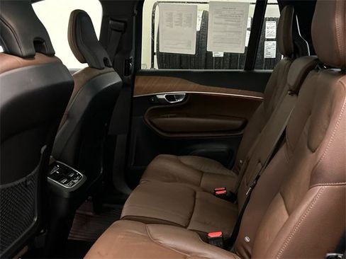 Used 2023 Volvo XC90 B5 Plus image 23