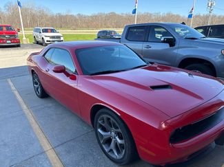 Used 2016 Dodge Challenger SXT video 1