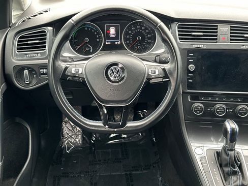 Used 2019 Volkswagen e-Golf SE image 11
