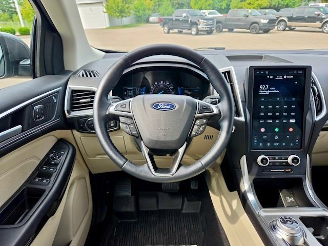 Used 2024 Ford Edge Titanium AWD/4WD image 16
