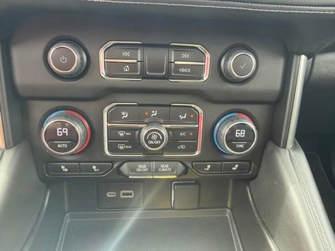 Used 2023 Chevrolet Tahoe Z71 w/ Z71 Off-Road Package AWD/4WD image 13