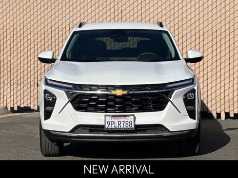 Used 2025 Chevrolet Trax LT FWD image 10