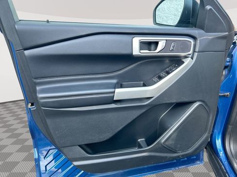 Used 2021 Ford Explorer XLT w/ Equipment Group 202A AWD/4WD image 26