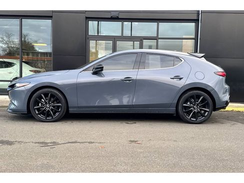 Used 2021 MAZDA MAZDA3 Hatchback w/Premium Plus Pkg image 8