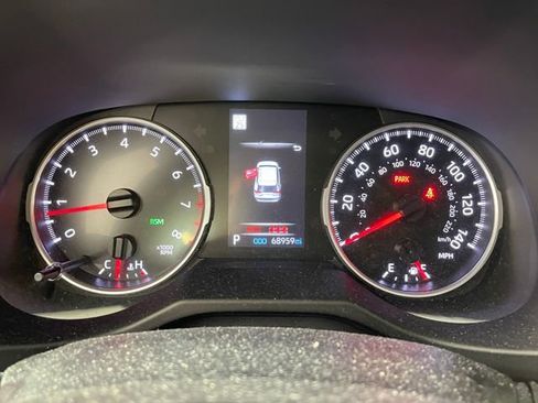 Used 2022 Toyota RAV4 XLE AWD/4WD image 5