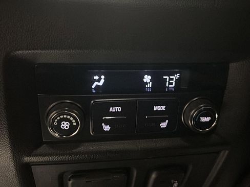 Used 2023 Chevrolet Traverse High Country image 7