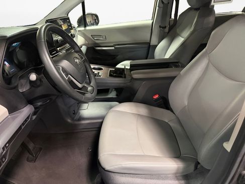 Certified 2024 Toyota Sienna XLE FWD image 11