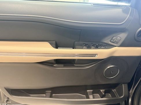 Used 2024 Ford Expedition Limited image 12
