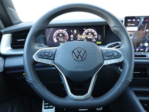 New 2026 Volkswagen Tiguan SE R-Line image 14