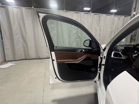 Used 2024 BMW X7 xDrive40i w/ M Sport Package AWD/4WD image 29