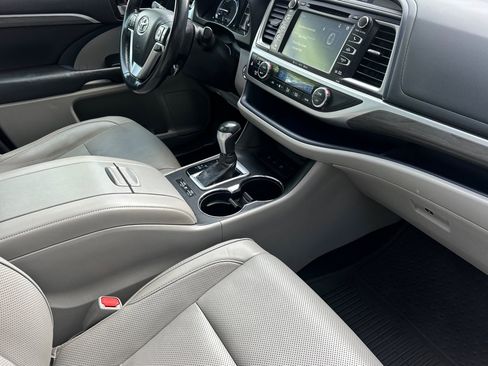 Used 2018 Toyota Highlander Limited image 20