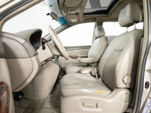 Used 2004 Toyota Sienna XLE Limited image 15