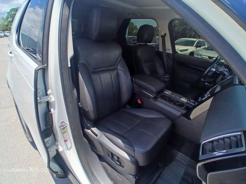 Used 2020 Land Rover Discovery SE AWD/4WD image 19