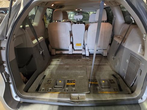 Used 2014 Toyota Sienna LE FWD image 6