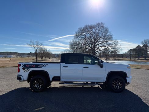 Used 2022 Chevrolet Silverado 2500 Custom w/ Custom Convenience Package image 6