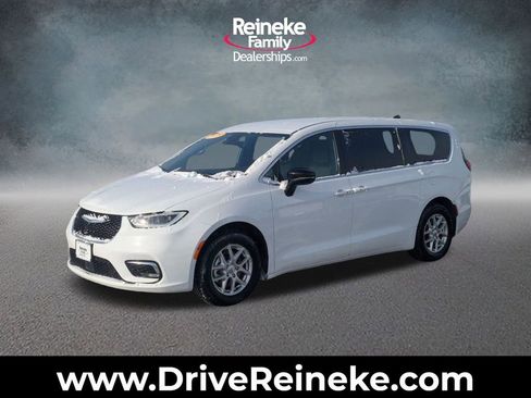 Used 2025 Chrysler Pacifica Select image 1