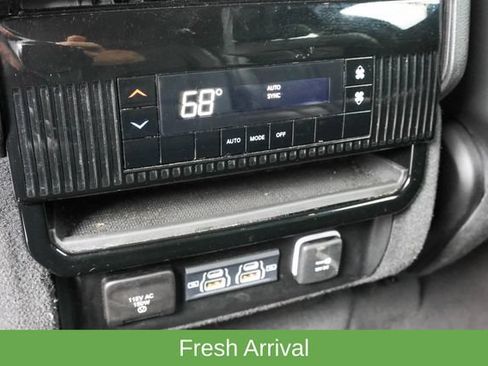 Used 2024 Jeep Wagoneer L Series II w/ Flexible Seating Group AWD/4WD image 21