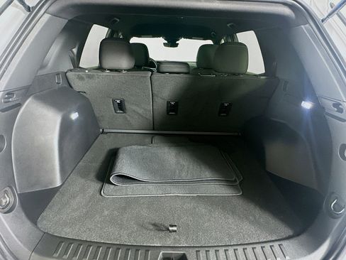 Used 2025 Chevrolet Equinox LT w/ Safety and Technology Package FWD image 29