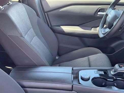 Certified 2025 Nissan Rogue SV image 10