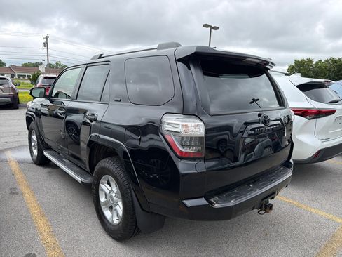 Used 2023 Toyota 4Runner SR5 Premium w/ Moonroof Package AWD/4WD image 5
