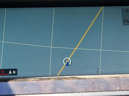 Used 2011 BMW 550i xDrive Sedan image 20