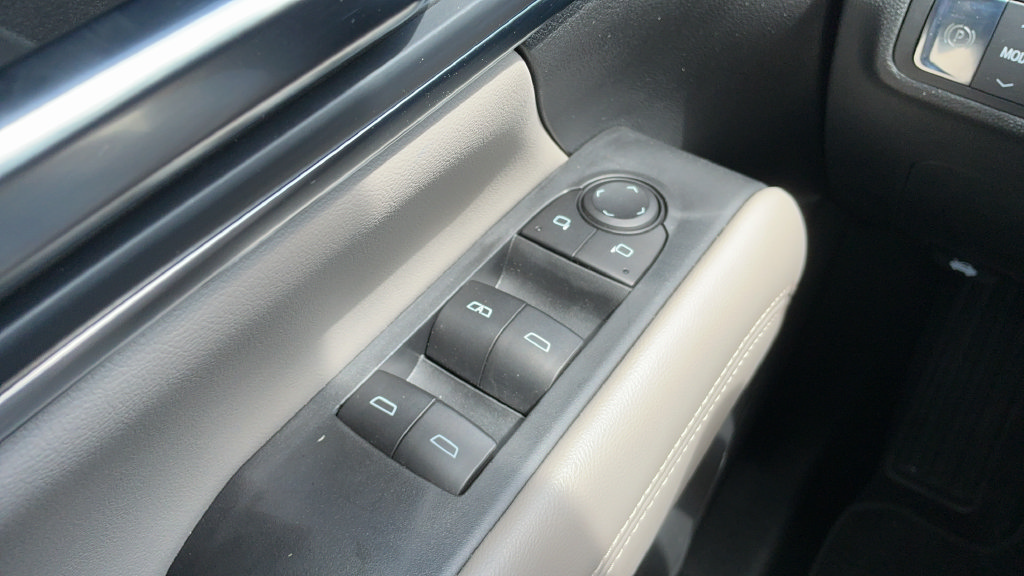 Used 2025 GMC Terrain Elevation w/ Elevation Premium Package FWD image 14