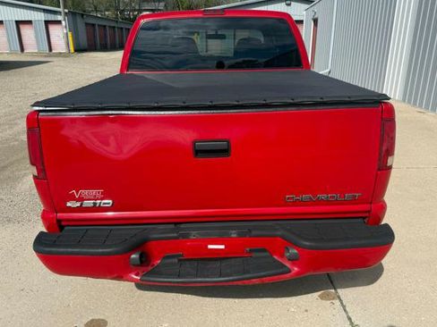 Used 2004 Chevrolet S10 Pickup LS image 10