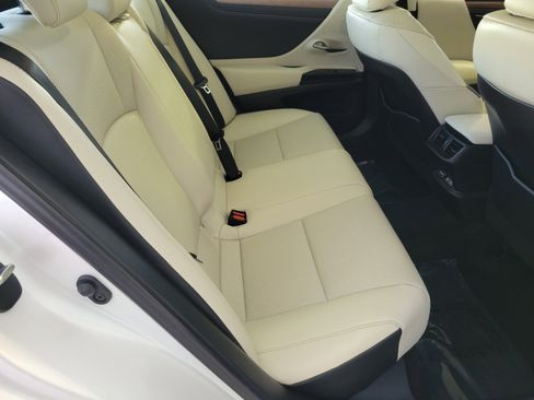 Certified 2024 Lexus ES 350 w/ Premium Package image 16