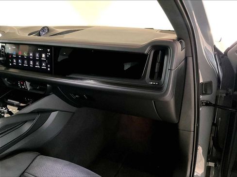 Used 2025 Porsche Cayenne GTS image 23