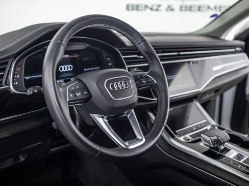 Used 2023 Audi Q8 Premium image 21