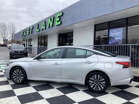 Used 2024 Nissan Altima 2.5 SV image 7