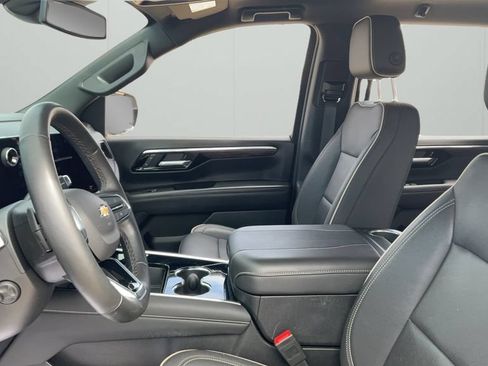 Used 2025 Chevrolet Suburban Premier AWD/4WD image 14