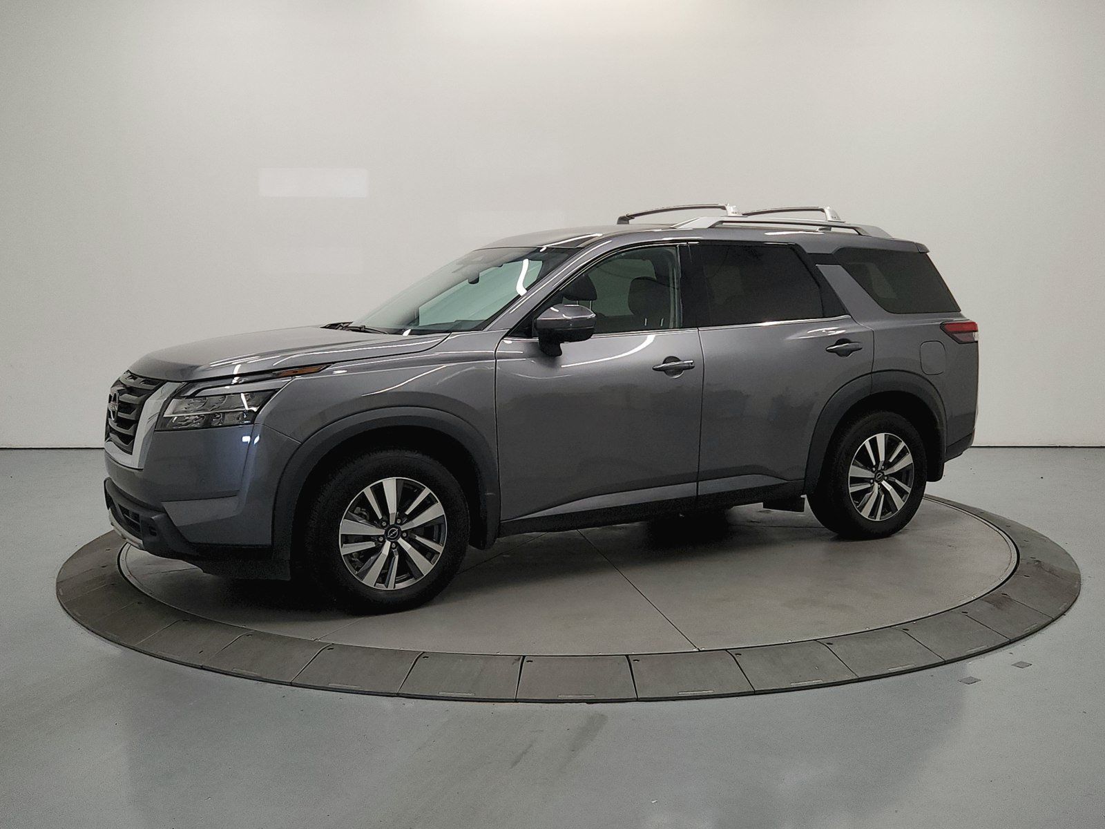 Used 2024 Nissan Pathfinder SL FWD image 5