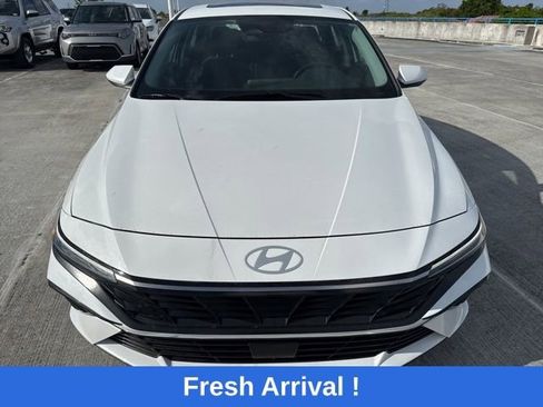 Used 2025 Hyundai Elantra SEL image 16