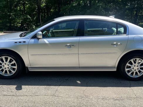 Used 2011 Buick Lucerne CXL FWD image 2