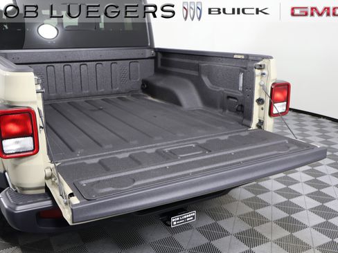 Used 2022 Jeep Gladiator Sport AWD/4WD image 5