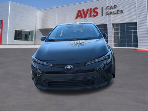 Used 2025 Toyota Corolla LE image 2