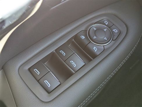 Used 2025 Cadillac XT6 Luxury image 26