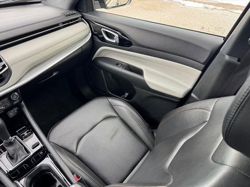 Used 2023 Jeep Compass Limited image 19