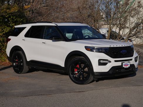 Certified 2022 Ford Explorer ST w/ Equipment Group 401A image 33