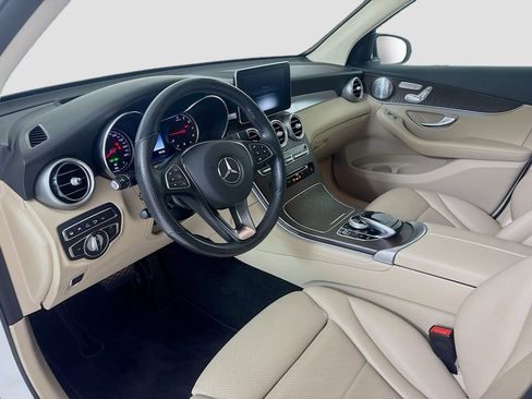 Used 2019 Mercedes-Benz GLC 300 4MATIC image 9
